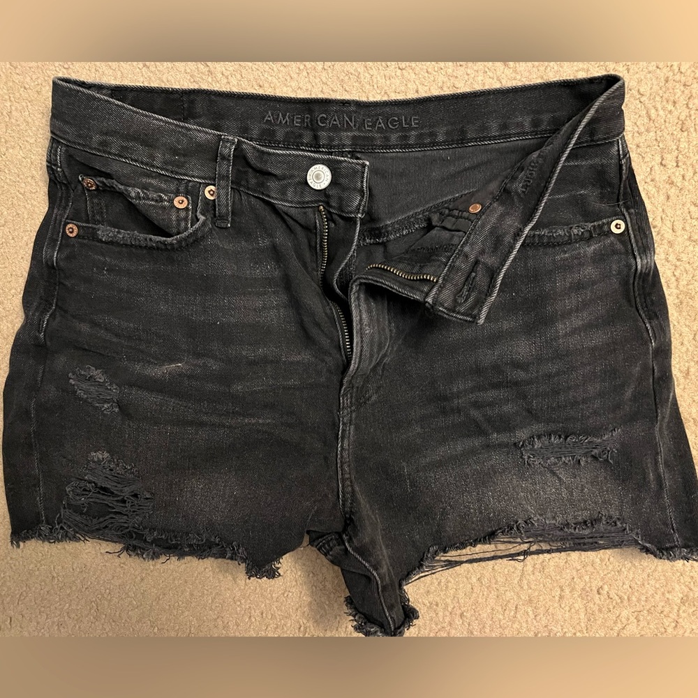 black denim American Eagle “90s boyfriend shorts” size 8